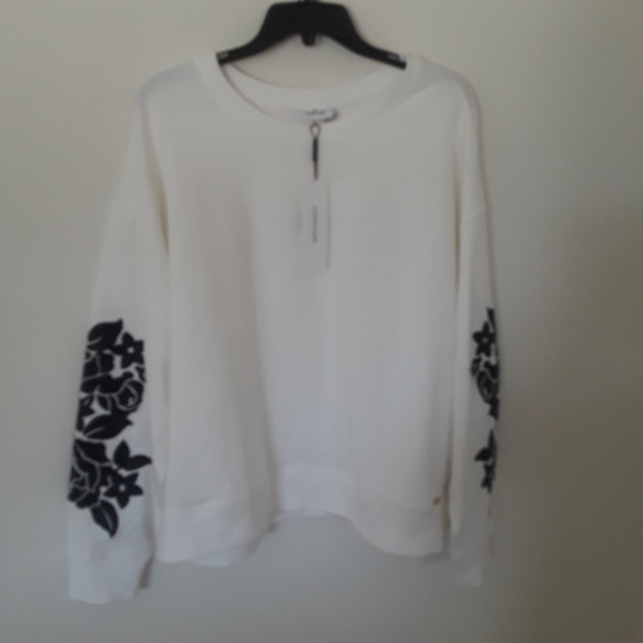 Calvin Klein Sweater - Picture 7 of 7